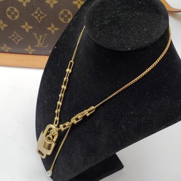 Authentic Louis Vuitton Lock & Key w/ Unbranded Gold Plated Gold Horseshoe Chain - Picture 2 of 10